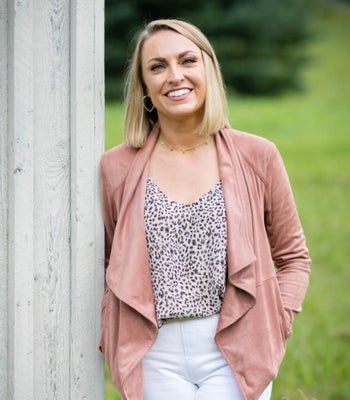 Portrait of Laura McMillan, Affiliate Broker.